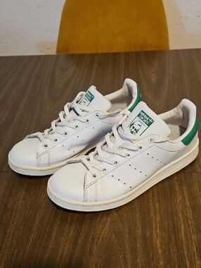 Adidas Stan Smith - Mens 6.5 / Womens 7.5